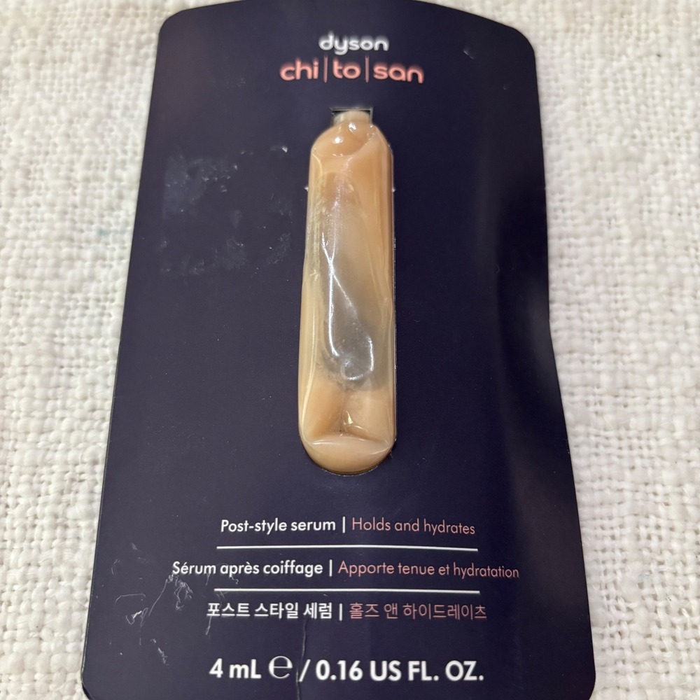 Dyson Wide Tooth Detangling Comb and Chitosan Post-Style Serum Sample 4mL Set - Picture 3 of 6